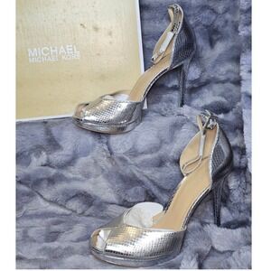 NWB MICHAEL Michael Kors Tiegan Silver Metallic Embossed‎ Leather Heels SZ 10